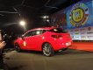 Vítězný Opel Astra přijíždí na podium