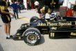 Britský šlechtic Johnny Dumfries (Lotus 98T Renault) dojel pátý...