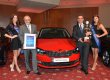 Vítězná Škoda Fabia; cenu převzal Luboš Vlček, vedoucí prodeje Škoda Auto v ČR