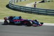 Daniil Kvyat (Toro Rosso STR12) má trochu problémy s nebezpečnou jízdou a sbírá trestné body...