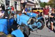 Legendární vozy Bugatti soustředěné před restaurací Škoda lásky na náměstí ve Zbraslavi