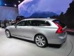 Volvo V90, úhledné kombi na základě nového sedanu S90, stejně jako XC90 postavené na nové velké plaformě SPA (Scalable Platform Architecture)