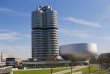 Správní budova BMW zvaná čtyřválec a muzeum ve tvaru mísy