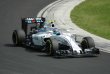 Valtteri Bottas (Williams FW38 Mercedes-Benz) bojuje více s vozem, než se soupeři...