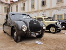 Výstava automobilů ze Škoda Auto Muzea, v popředí unikátní aerodynamický sedan Škoda typu 935 (prototyp 1935, vznikly dva kusy), za ním Rapid (rovněž 1935)