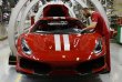 Všechny vozy Ferrari se nyní vyrábějí na dvou podlažích nové výrobní haly závodu v Maranellu (dole osmiválce, nahoře dvanáctiválce)