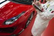 Všechny vozy Ferrari se nyní vyrábějí na dvou podlažích nové výrobní haly závodu v Maranellu (dole osmiválce, nahoře dvanáctiválce)