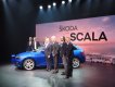 Škoda Scala a představitelé značky po prvním odhalení nového vozu z Mladé Boleslavi