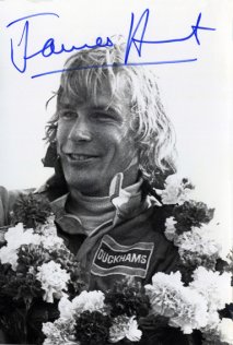 James Hunt na snímku z roku 1974 (o dva roky později byl mistrem světa F1) 