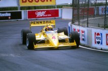 Rick Mears a jeho monopost Penske PC-18 Chevrolet (čtvrté místo)